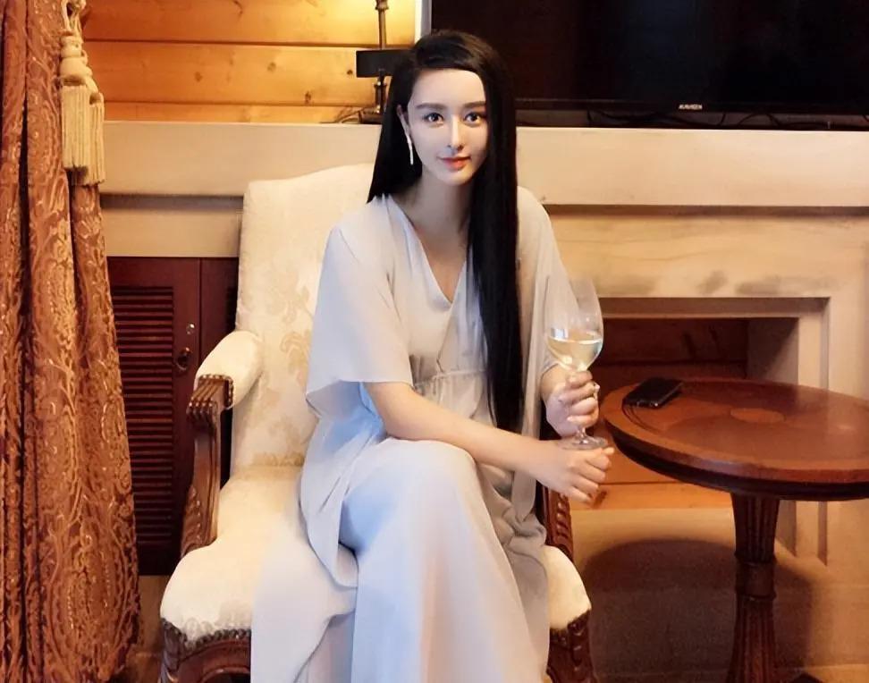 花800万整成范冰冰，嫁给主刀医生，孕后发现丈夫秘密