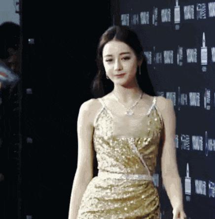 澳门这一夜，迪丽热巴的尴尬，揭开了娱乐圈的三大现实面