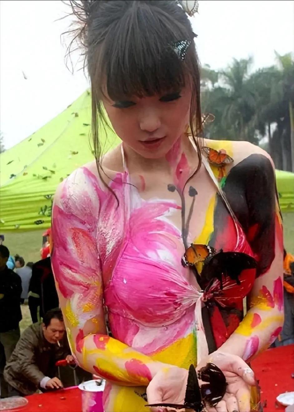 裸模张筱雨年轻时拍写真火爆超刘亦菲，现将近40岁仍单身