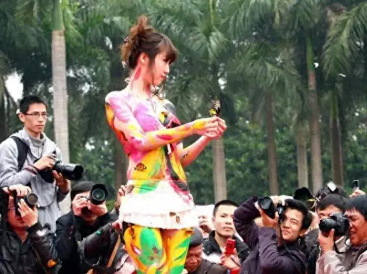 裸模张筱雨年轻时拍写真火爆超刘亦菲，现将近40岁仍单身