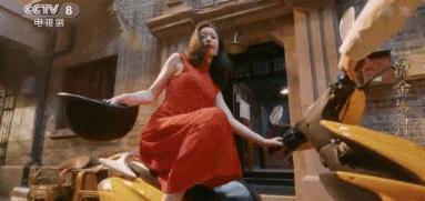 惊了，红毯上玩这套?