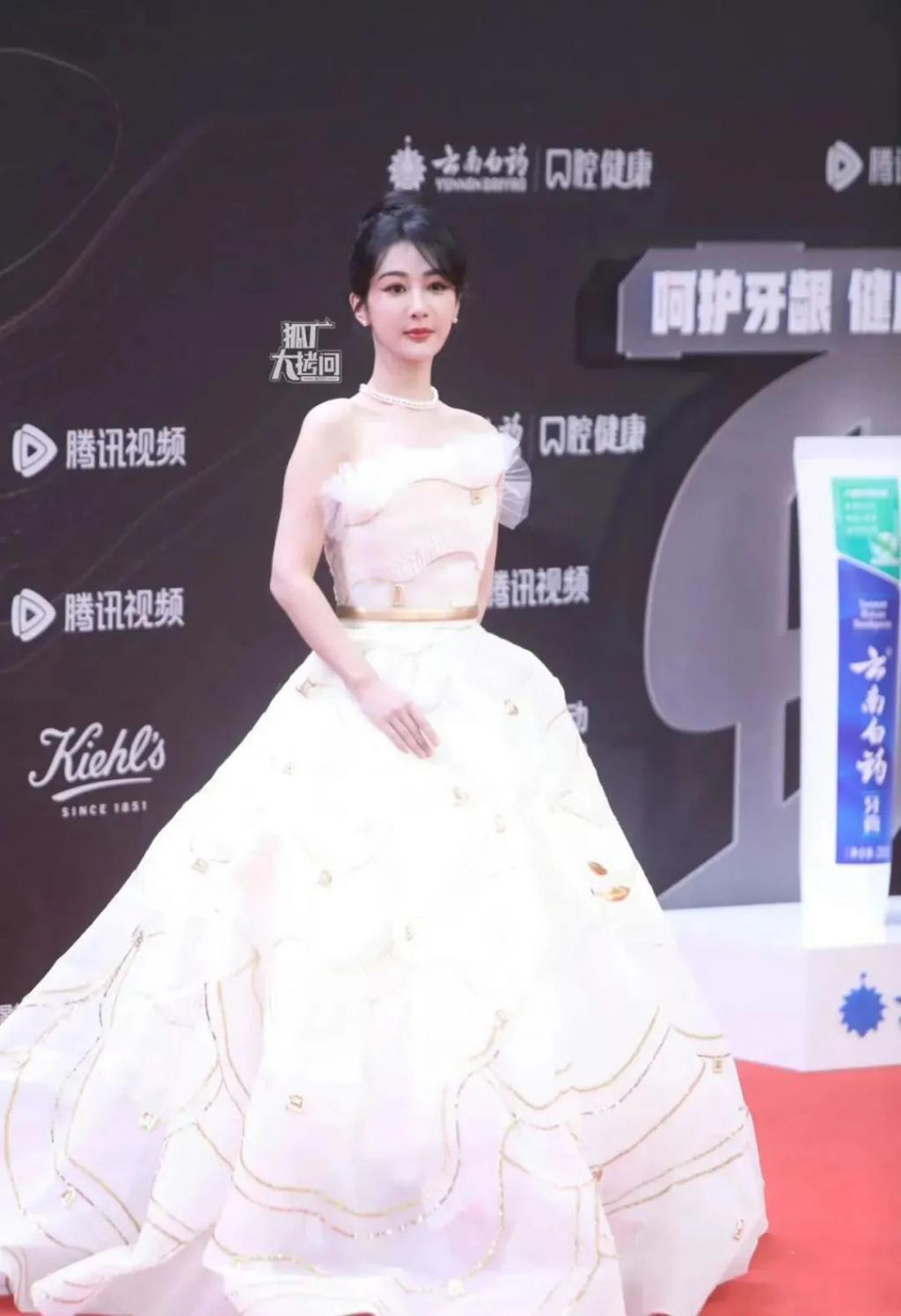 星光大赏省流版：女明星几乎全灭；倪妮撞衫，输了