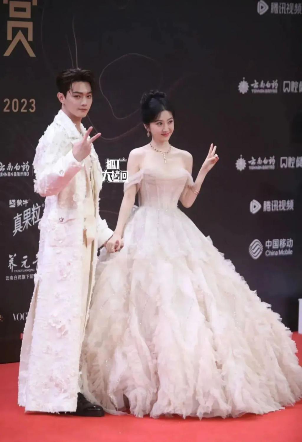 星光大赏省流版：女明星几乎全灭；倪妮撞衫，输了
