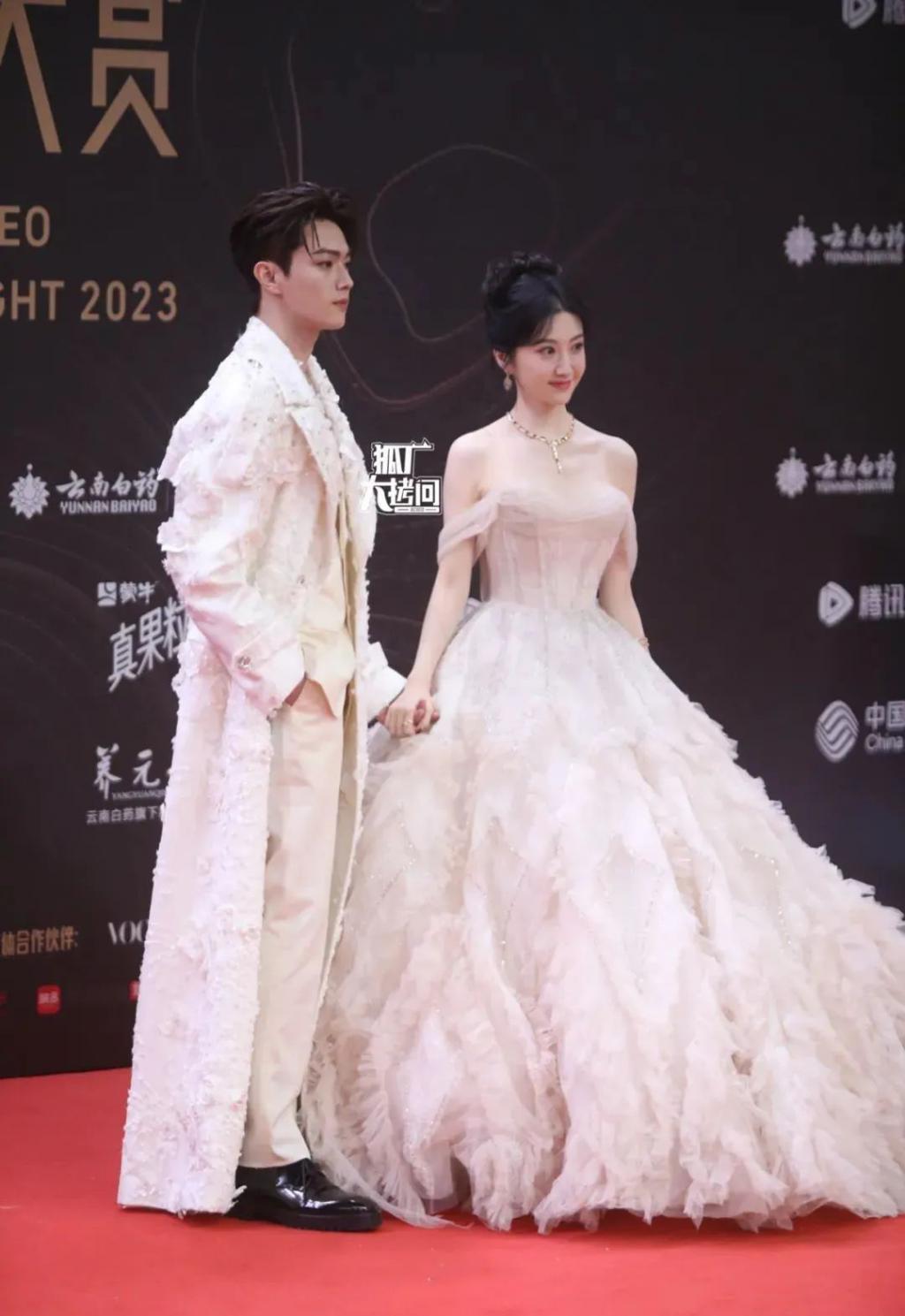 星光大赏省流版：女明星几乎全灭；倪妮撞衫，输了