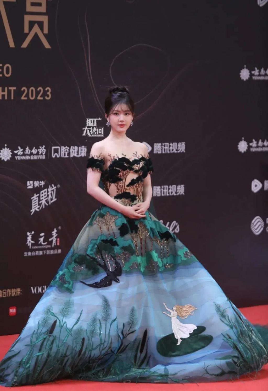 星光大赏省流版：女明星几乎全灭；倪妮撞衫，输了