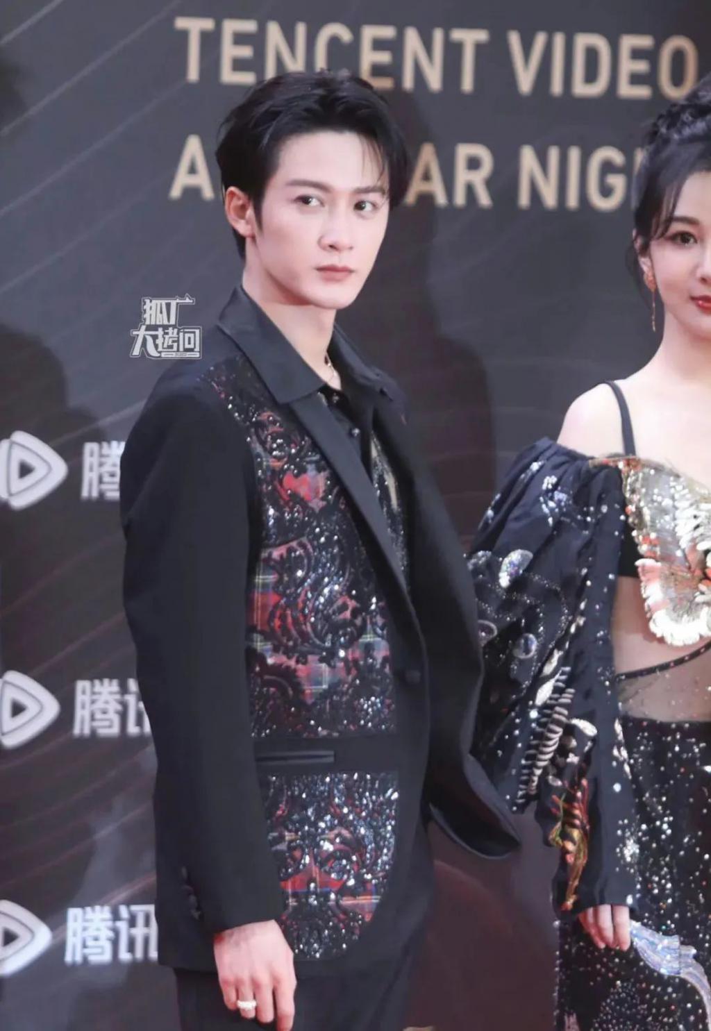 星光大赏省流版：女明星几乎全灭；倪妮撞衫，输了