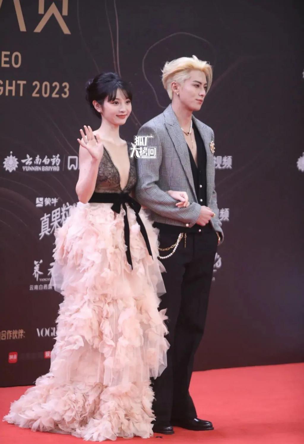 星光大赏省流版：女明星几乎全灭；倪妮撞衫，输了
