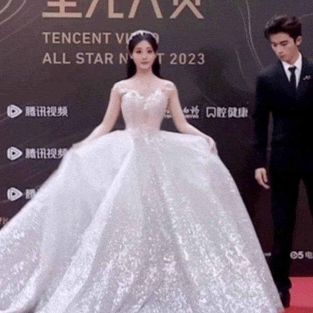 星光大赏省流版：女明星几乎全灭；倪妮撞衫，输了