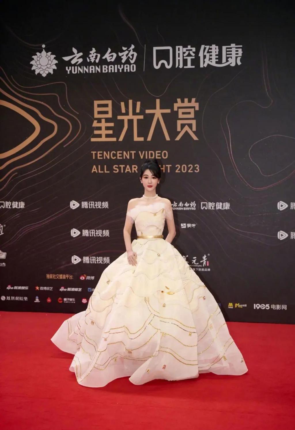 星光大赏省流版：女明星几乎全灭；倪妮撞衫，输了