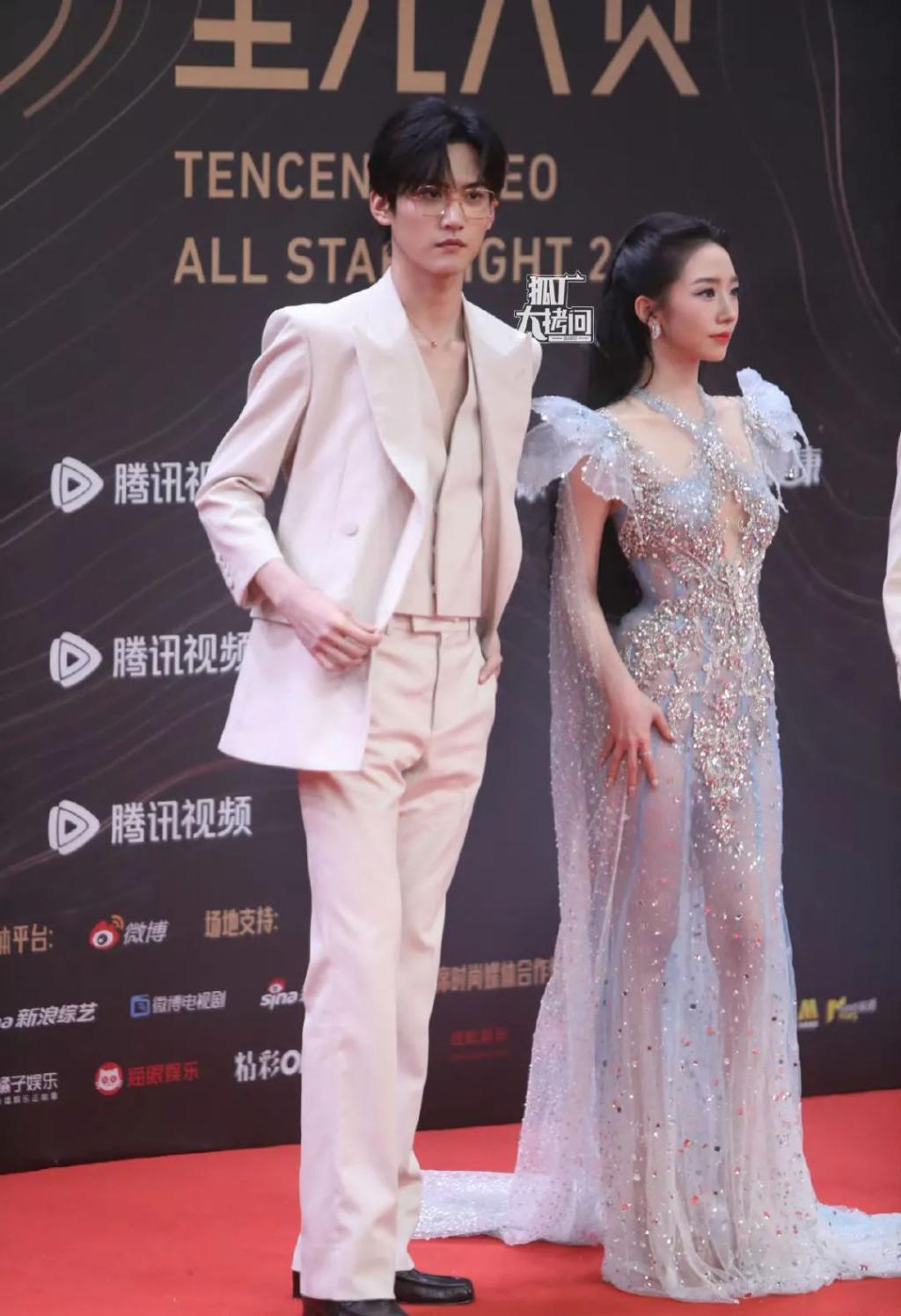 星光大赏省流版：女明星几乎全灭；倪妮撞衫，输了