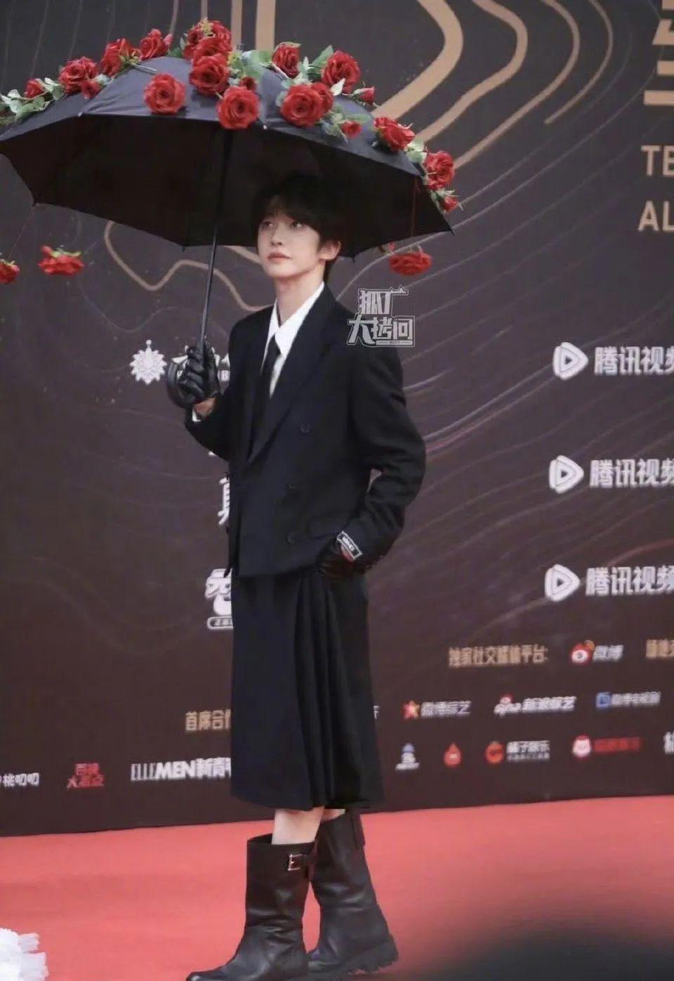 星光大赏省流版：女明星几乎全灭；倪妮撞衫，输了