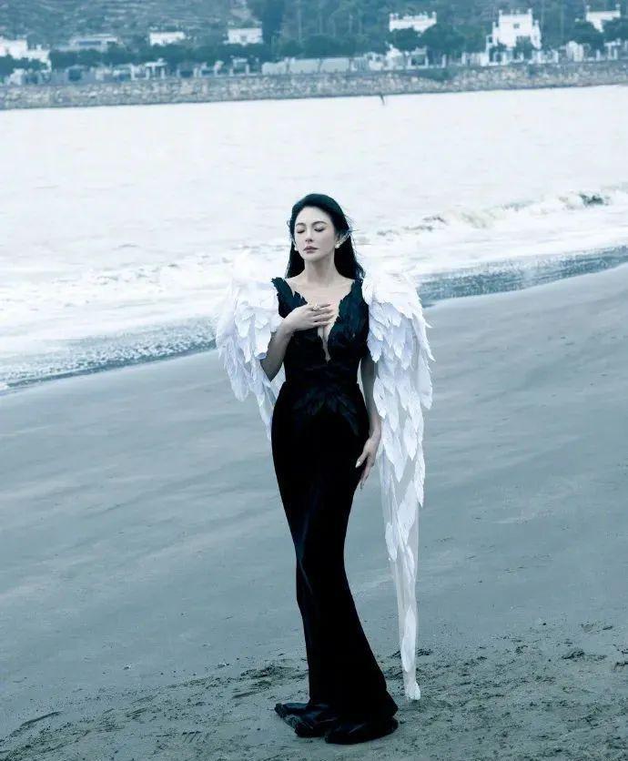 星光大赏省流版：女明星几乎全灭；倪妮撞衫，输了