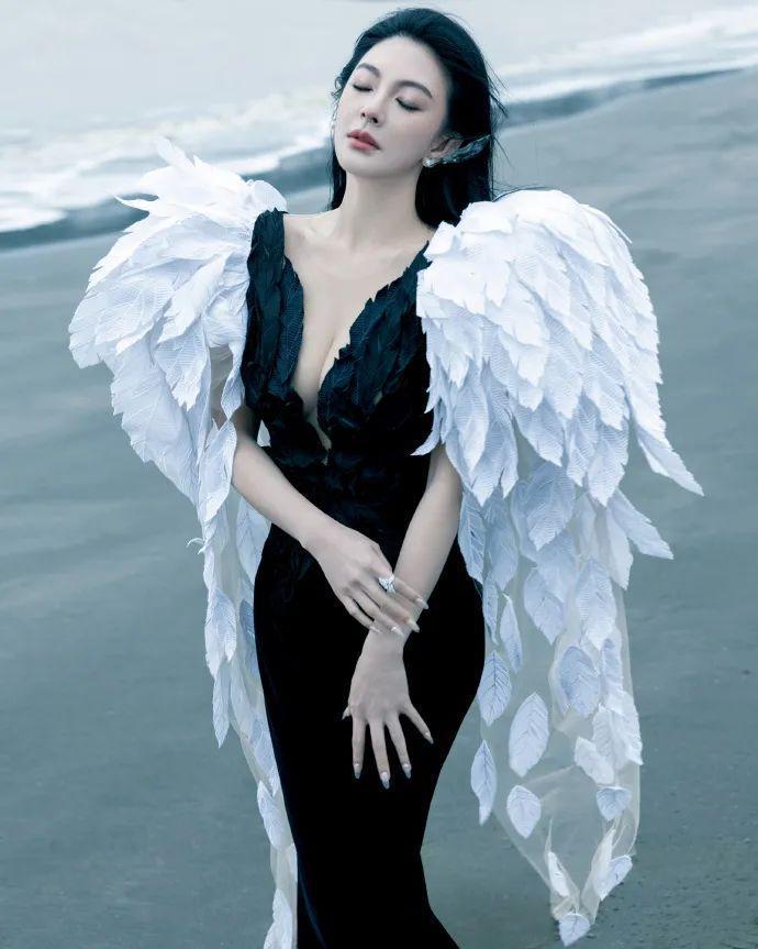星光大赏省流版：女明星几乎全灭；倪妮撞衫，输了