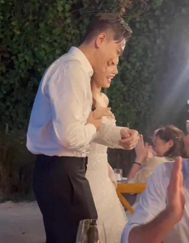 马国明妻子汤洛雯腰线显粗疑怀孕，婚礼排场完胜前任