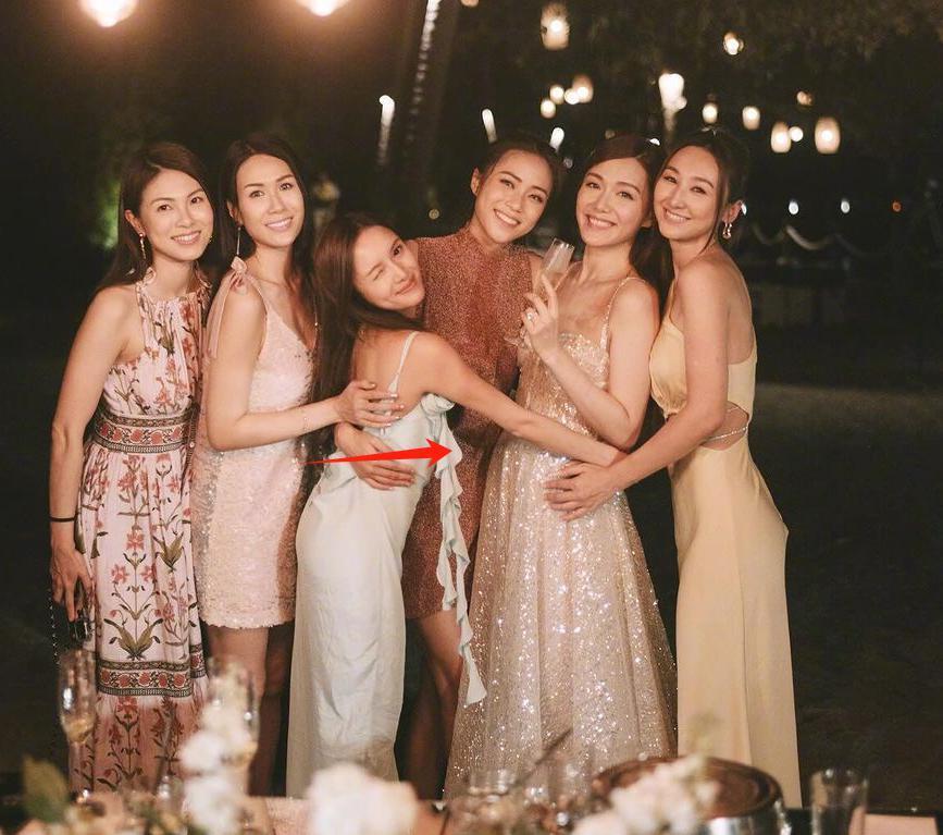 马国明妻子汤洛雯腰线显粗疑怀孕，婚礼排场完胜前任