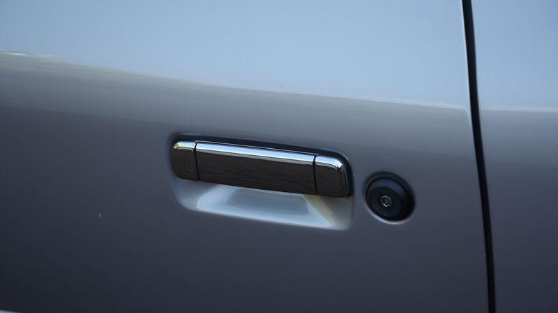 求求车企们了，把隐藏式门把手做成选配吧。。。