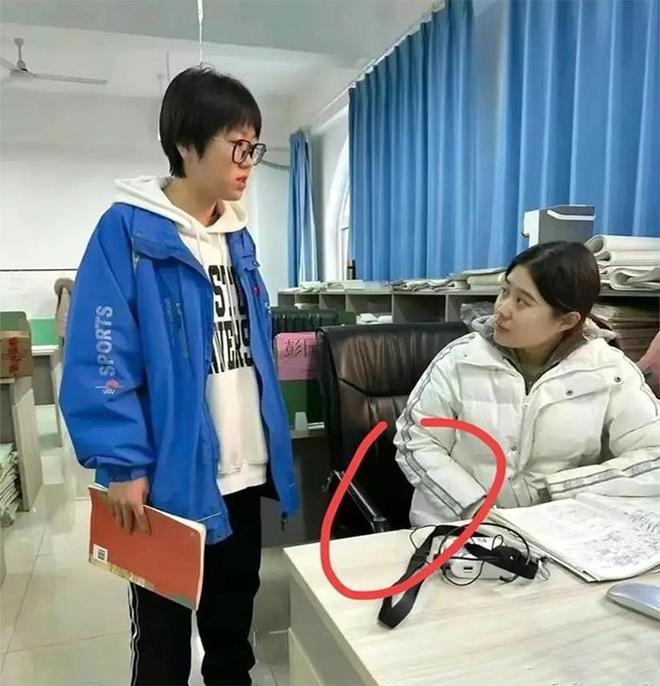 解清帅女友真实身份被揭开 和学生互动画面被曝光