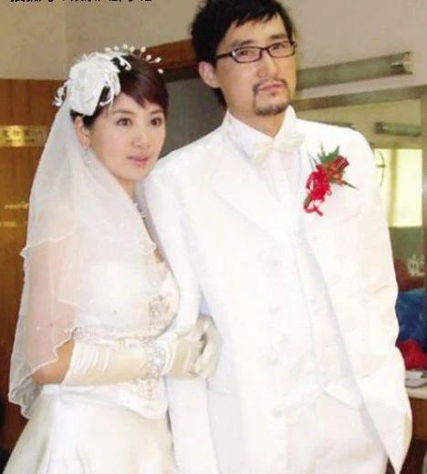 恭喜！母子恋官宣结婚，男方承认吃软饭好幸福！