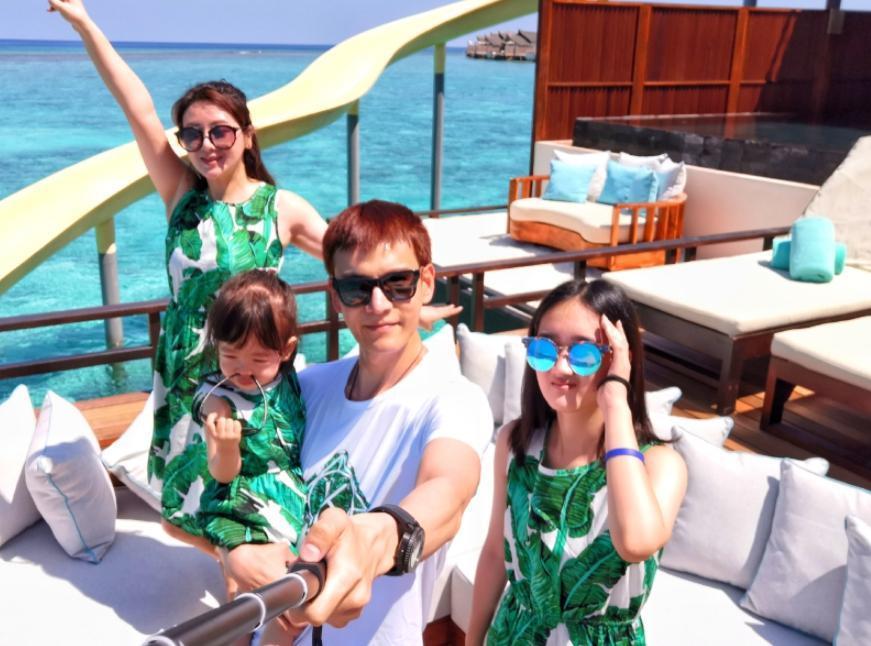 恭喜！母子恋官宣结婚，男方承认吃软饭好幸福！