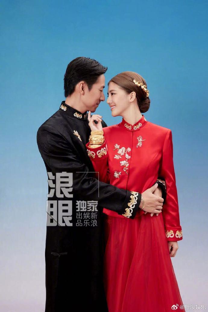 吴千语施伯雄领证，中式婚服照曝光超甜蜜