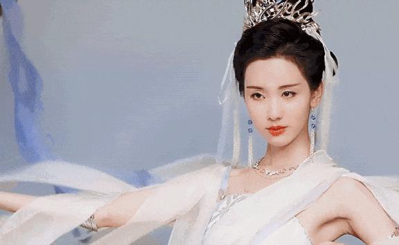 她早就过气了？