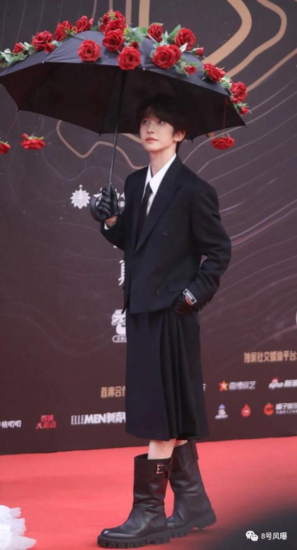 撞衫、炒CP、打瞌睡—明星修罗场真精彩！