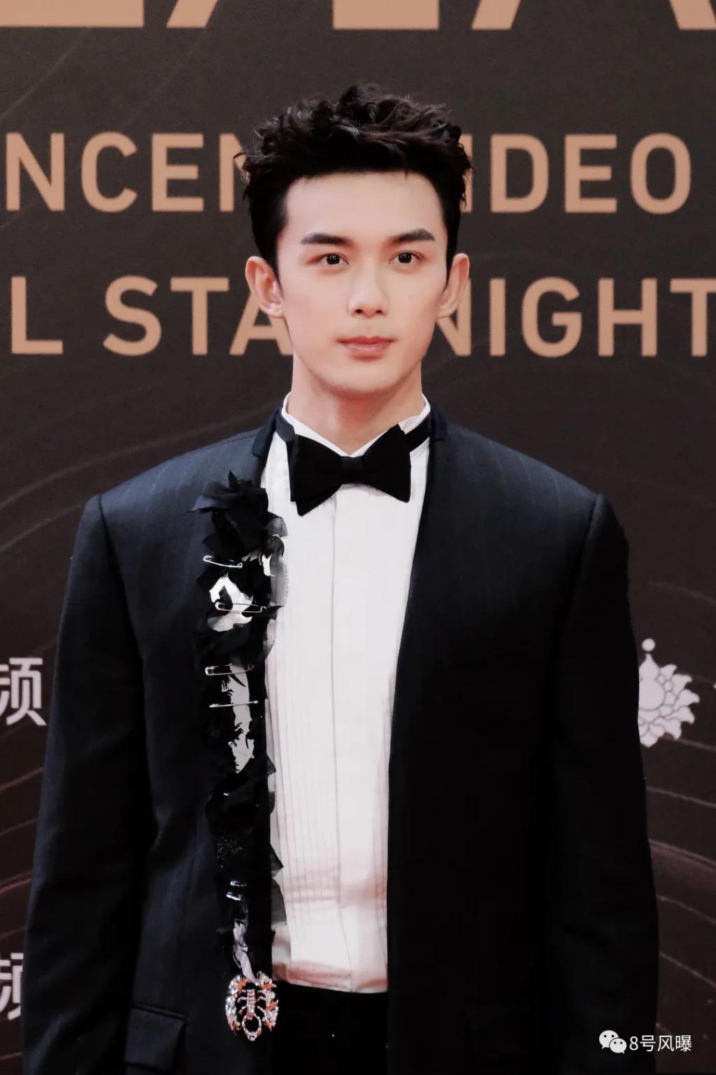 撞衫、炒CP、打瞌睡—明星修罗场真精彩！