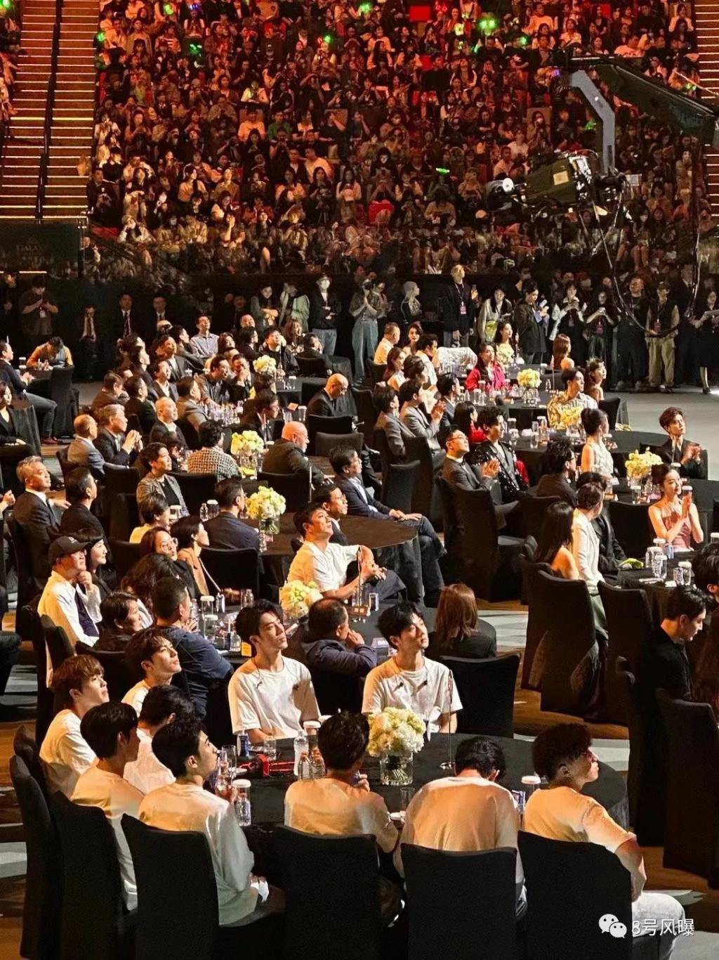 撞衫、炒CP、打瞌睡—明星修罗场真精彩！