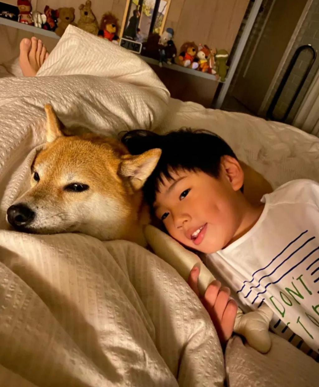 还记得Ella的儿子吗？小孩哥原来是个搞笑男？