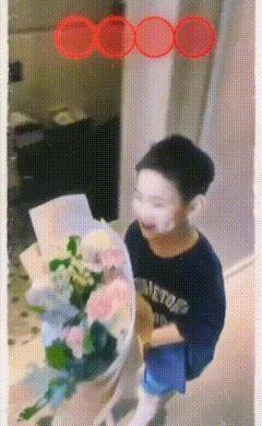 还记得Ella的儿子吗？小孩哥原来是个搞笑男？