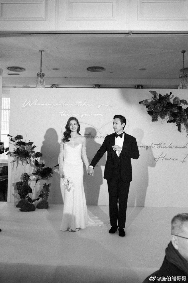 吴千语晒照官宣结婚 与老公甜蜜拥吻