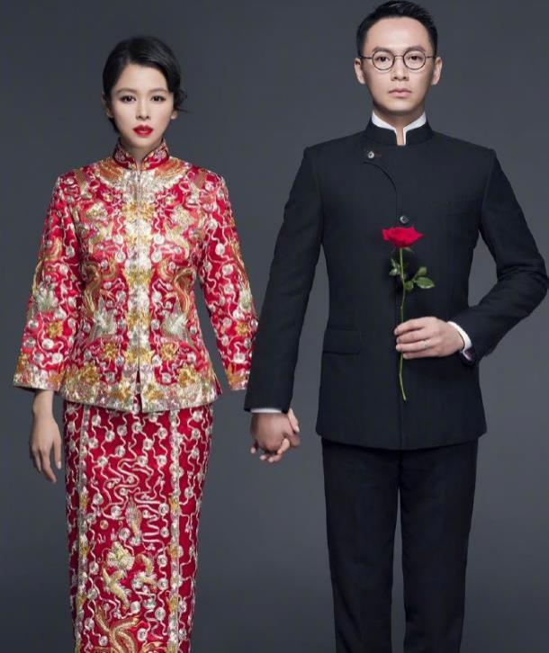 徐若瑄离婚后首露面，登日本舞台演出，打扮古怪迎合日本审美