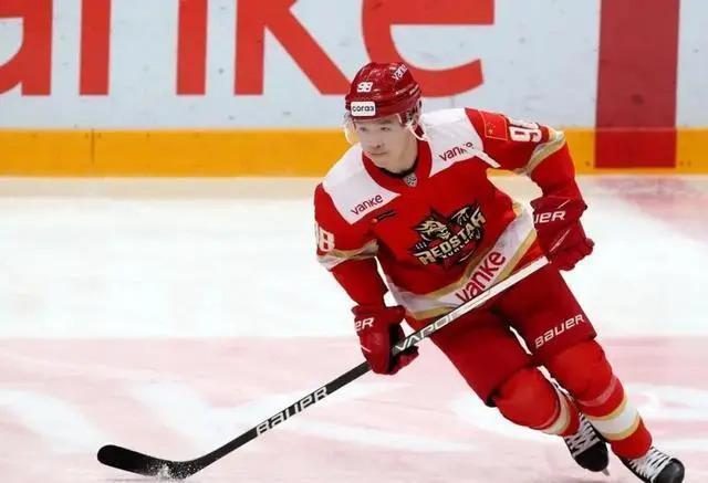 宋丹丹英达离婚26年俩儿子现状，同父不同命的心酸