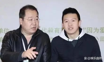 宋丹丹英达离婚26年俩儿子现状，同父不同命的心酸