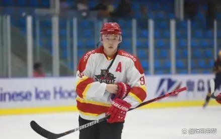 宋丹丹英达离婚26年俩儿子现状，同父不同命的心酸