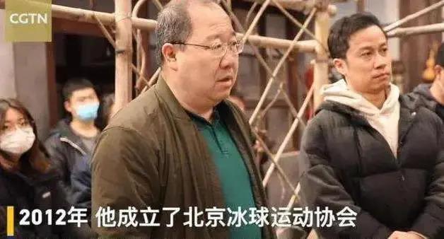 宋丹丹英达离婚26年俩儿子现状，同父不同命的心酸