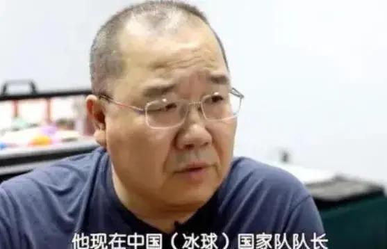 宋丹丹英达离婚26年俩儿子现状，同父不同命的心酸