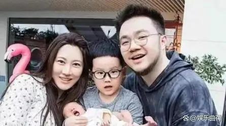 宋丹丹英达离婚26年俩儿子现状，同父不同命的心酸
