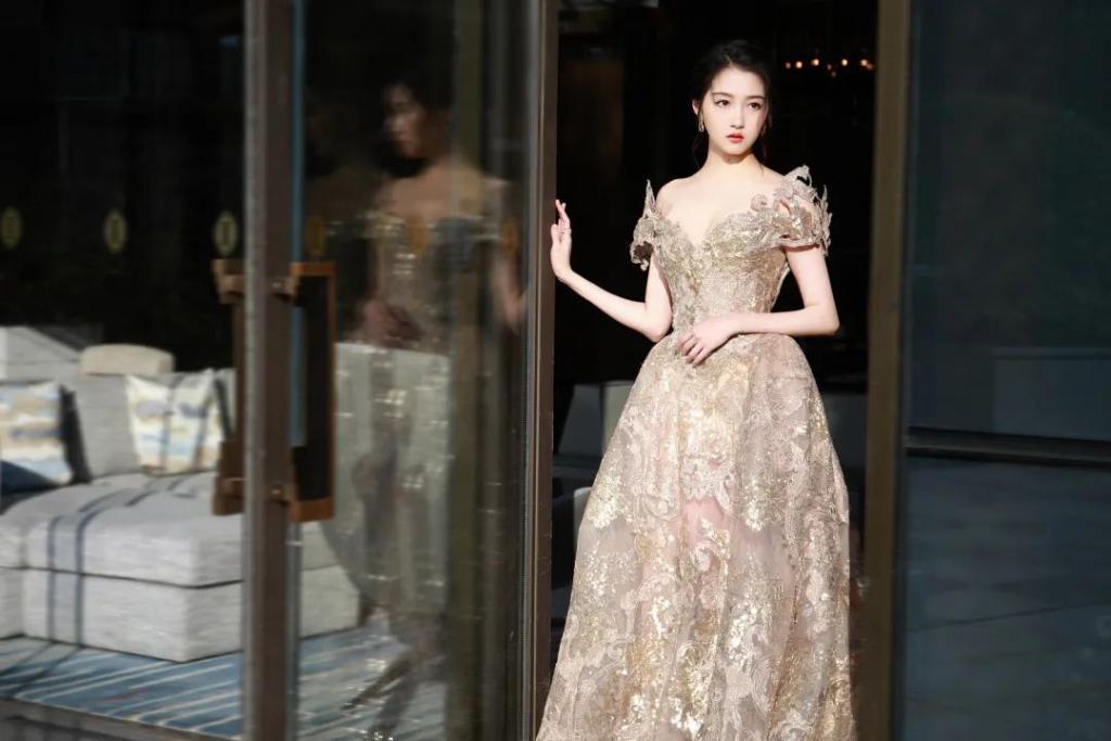 鹿晗关晓彤领证？回应来了