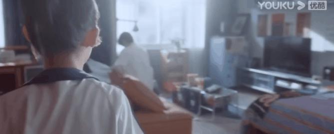 女明星装嫩被骂，这事能怪她吗？