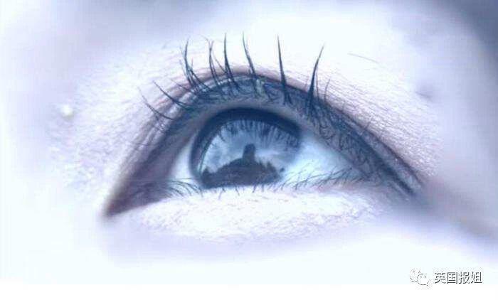 女歌手刚订婚就被疯狂粉丝8刀捅死!尸体放副驾运回家?