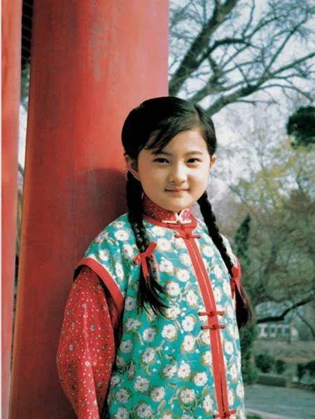 撒贝宁年幼曾立誓要娶她，9岁爆红18岁考上北大，她如今怎样了