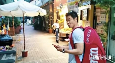 连场面话都不愿意说？他是真的情商低还是和朋友闹翻了？