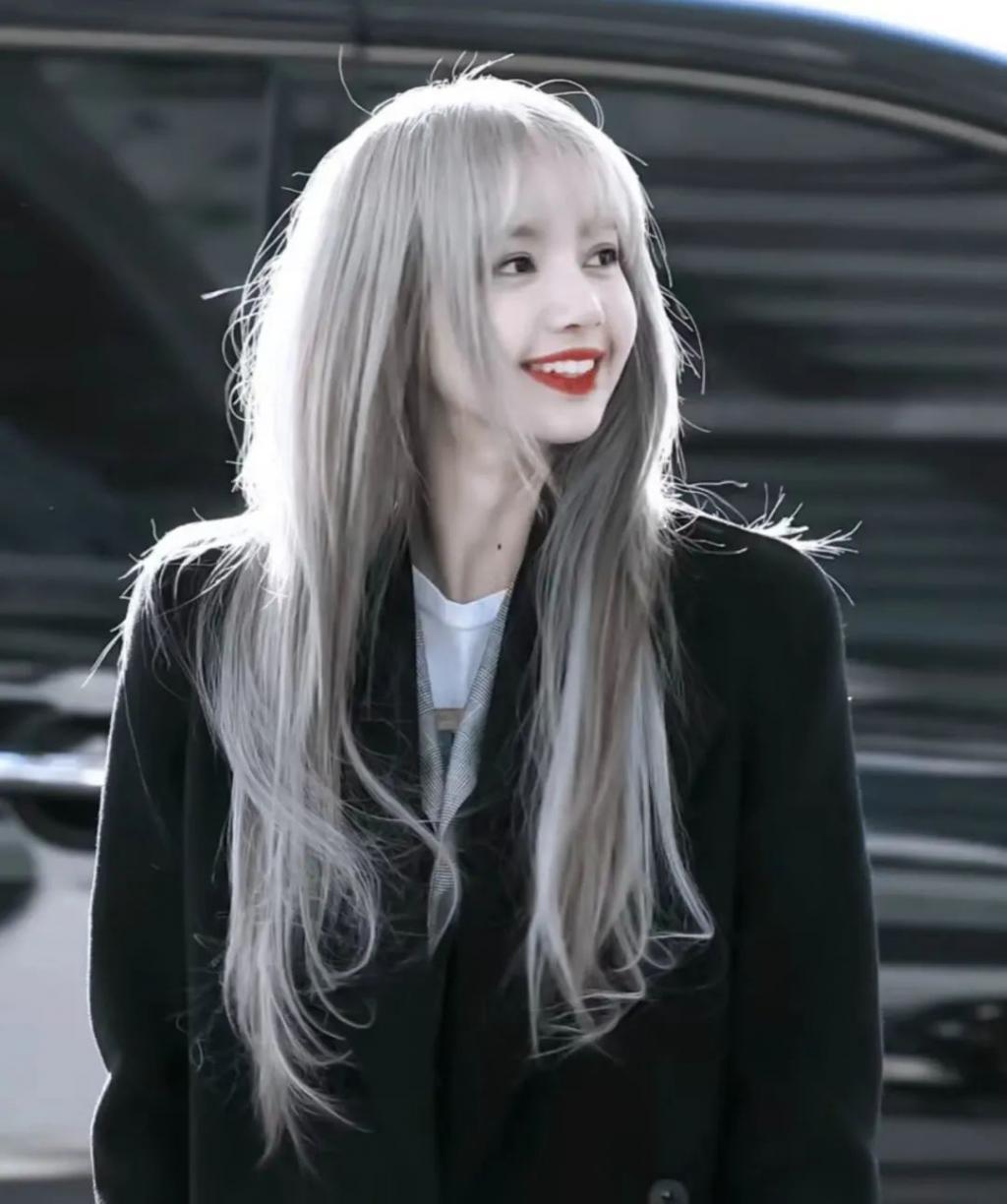 好久不见Lisa，疯马秀后状态好差，最近美回来啦？