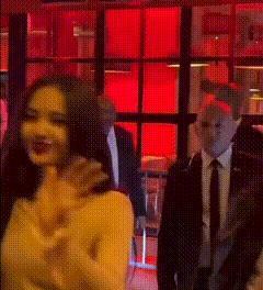 好久不见Lisa，疯马秀后状态好差，最近美回来啦？
