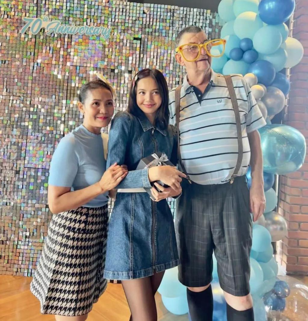 好久不见Lisa，疯马秀后状态好差，最近美回来啦？