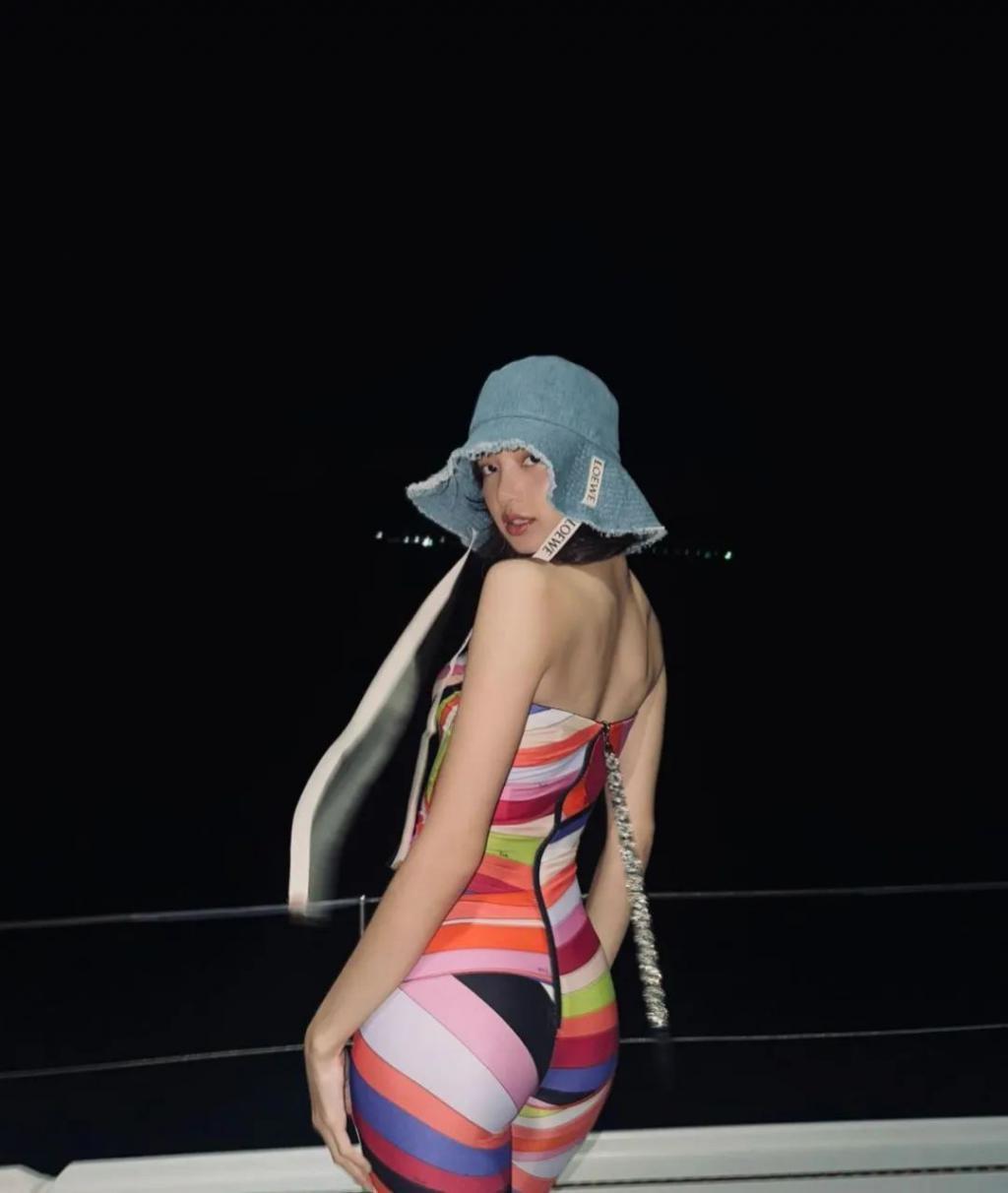 好久不见Lisa，疯马秀后状态好差，最近美回来啦？