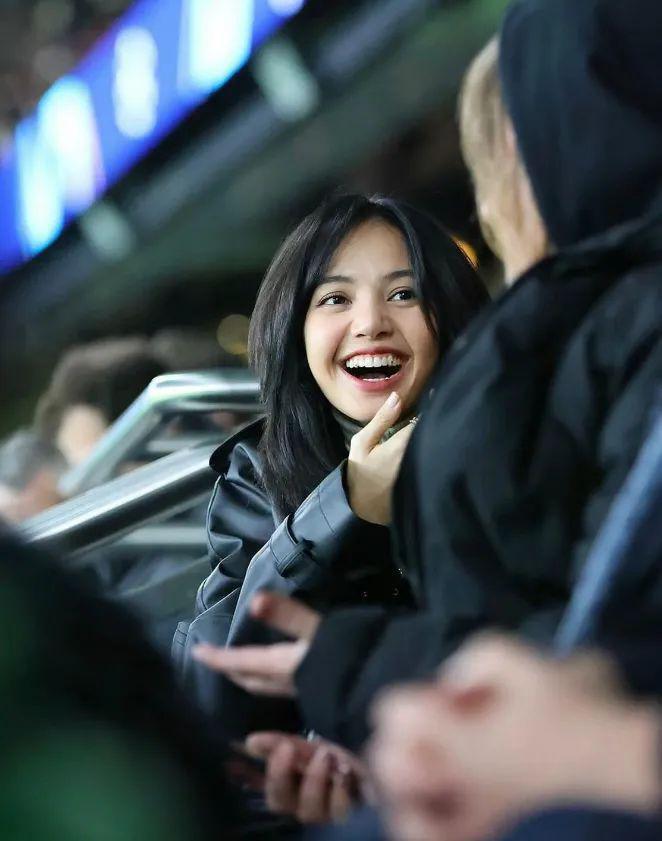 好久不见Lisa，疯马秀后状态好差，最近美回来啦？