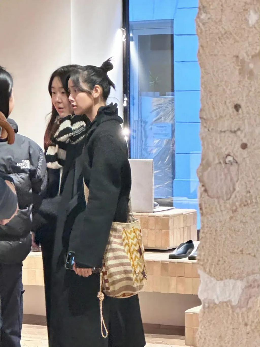 好久不见Lisa，疯马秀后状态好差，最近美回来啦？