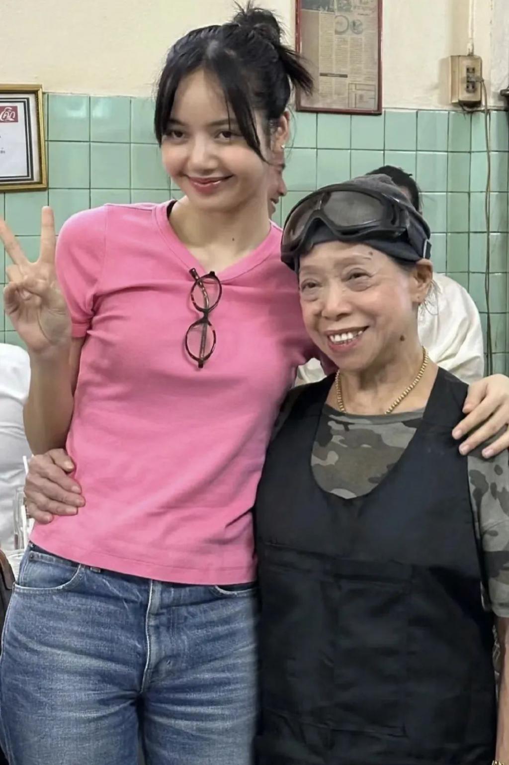 好久不见Lisa，疯马秀后状态好差，最近美回来啦？